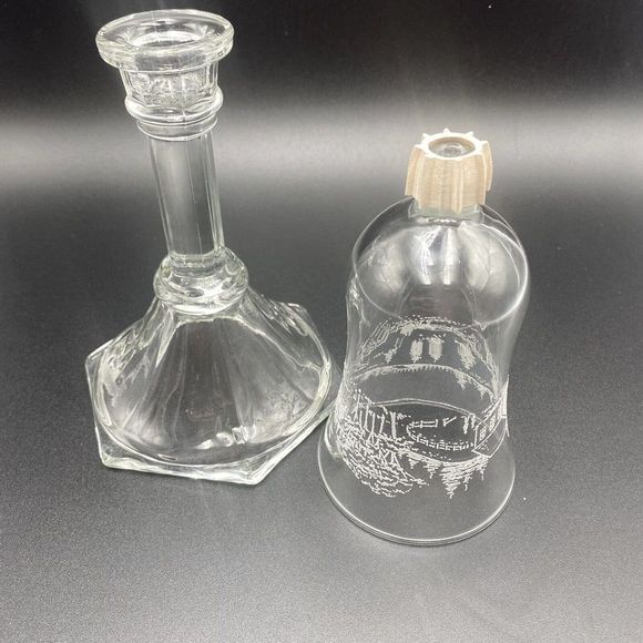 Vintage glass candle holder with a Christmas scene Chruch hors and sleigh etched - Picture 3 of 3